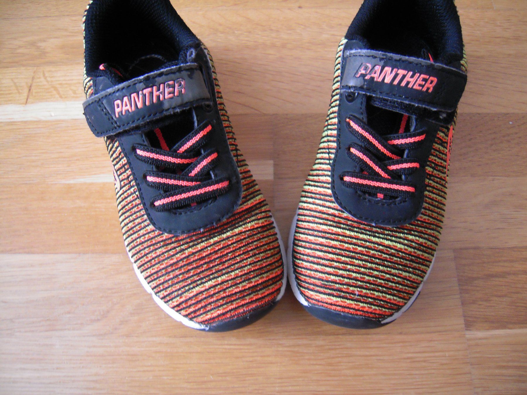 Scarpe per ragazzi: Turnschuhe / Hallenturnschuhe Gr 28 – Usato da Uzwil venduto da visions77