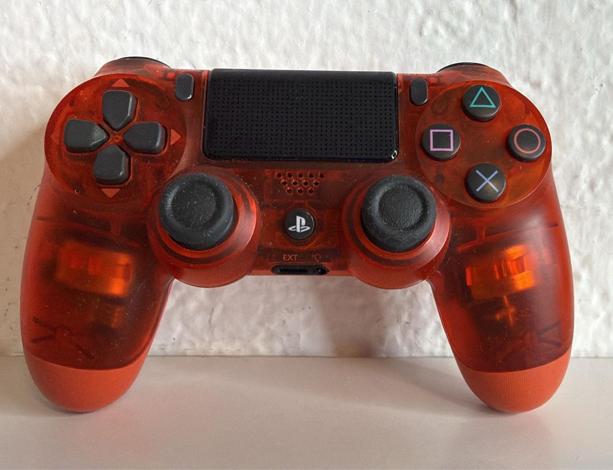 Sony Controller: PS4 Controller - Transparent Red 🎮 – Gebraucht aus Ehrendingen von bubulence