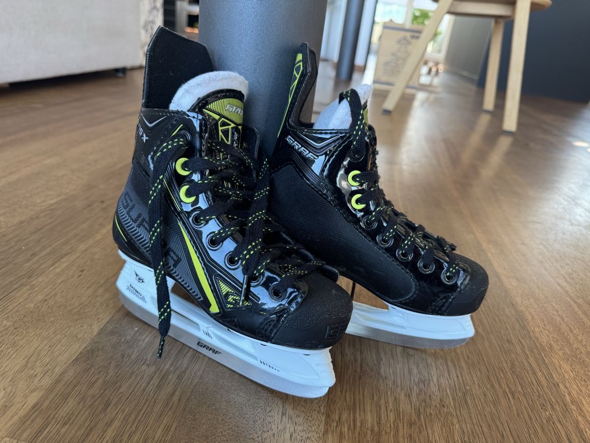 Graf Patins à glace: GRAF Supra Eishockeyschuhe Gr. 30,5 – D'occasion à Gutenswil par Zuknap