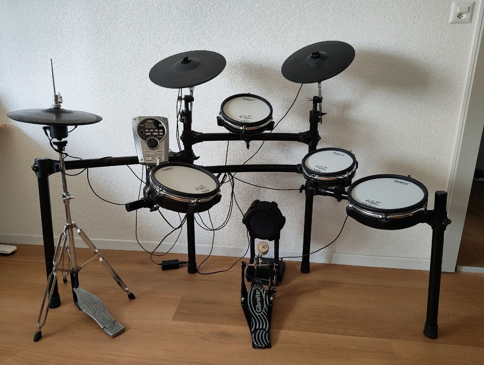 Roland Musikinstrumente: Roland V-Drums TD-11 Electronic Drum Kit with Stool – Gebraucht aus Kreuzlingen von fix_wx75 1