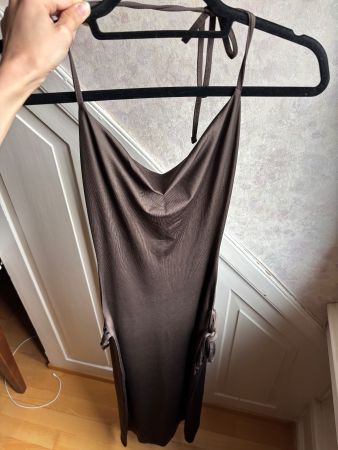 Elegantes Maxikleid - Braun - mit Gürtel/Schnalle