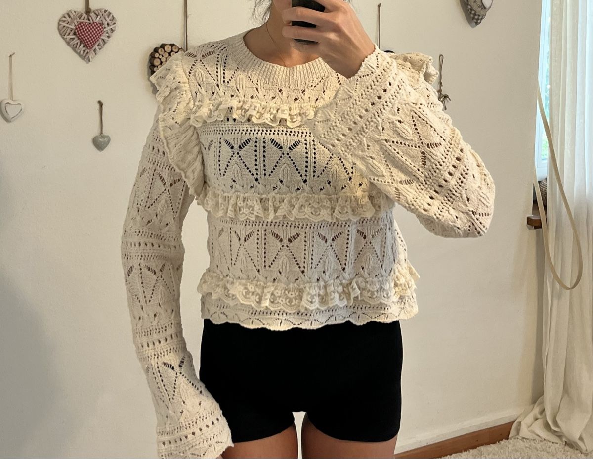 Tops: Zara Strickpullover mit Rüschen, creme, Grösse M – Neu (gemäss Beschreibung) aus Zürich von rox_ws8v