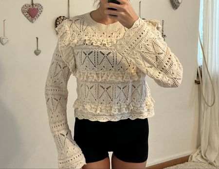 Zara Strickpullover mit Rüschen, creme, Grösse M