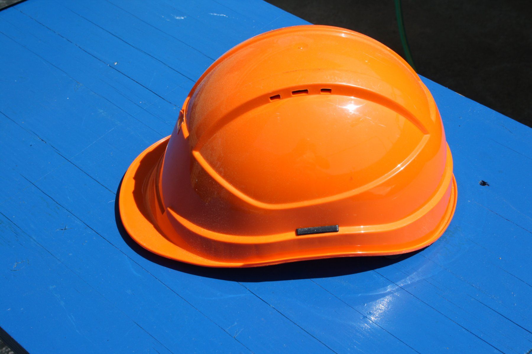 Protezione per viso e udito: BAUHELM MIT EINGEBAUTER SCHUTZBRILLE – Usato da Wauwil venduto da Pneuedy