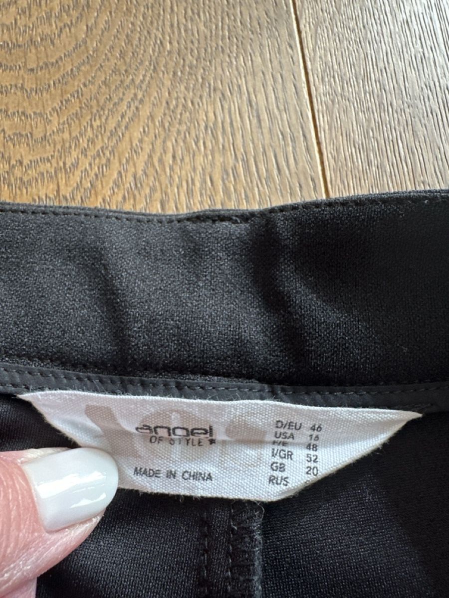 Ulla Popken Pantaloni: Schwarze Stoffhose von Ulla Popken, Gr. 46 – Nuovo (secondo la descrizione) da Emmen venduto da moodle13 1