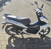 Scooter blanc HONDA en bon état - prix négociable