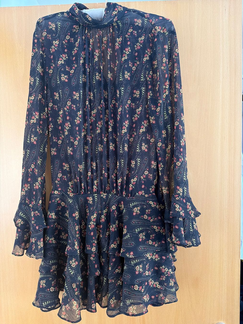 Zara Vestiti: Kleid mit Blumenmuster, Rüschenärmel, Gr. 36/38, Herbstmode. – Usato da Agra venduto da Milena_L