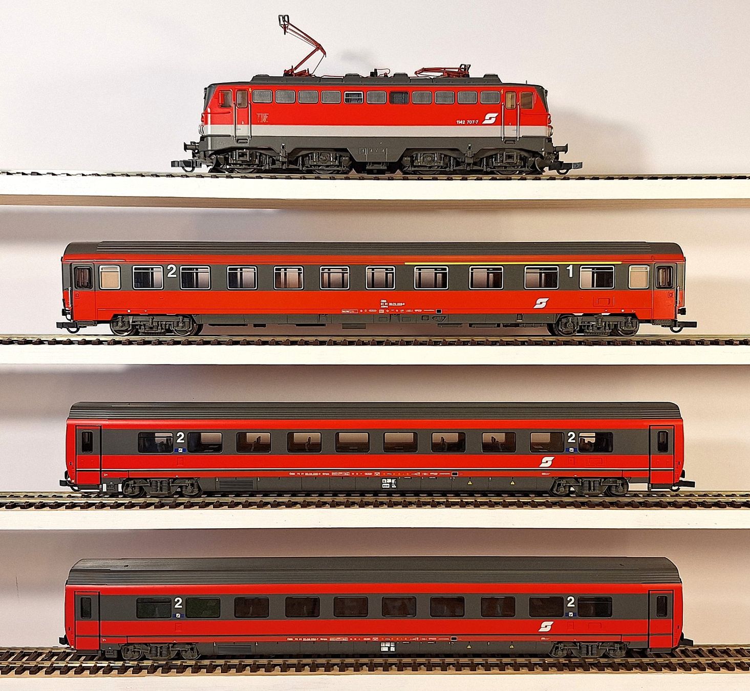 Roco Modellini di ferrovie: ÖBB 1142 mit Modularwagen – Usato da Bern venduto da BahnliebhaberRe420 1