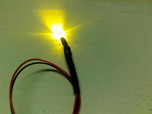 5 Stk LEDs 3mm weiss verkabelt mit Sockel 9-12V (Neu und originalverpackt) in Dättwil AG für CHF