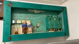 Christian Paix - Tablea 3 D sculpture ‘Toilettes scolaires"