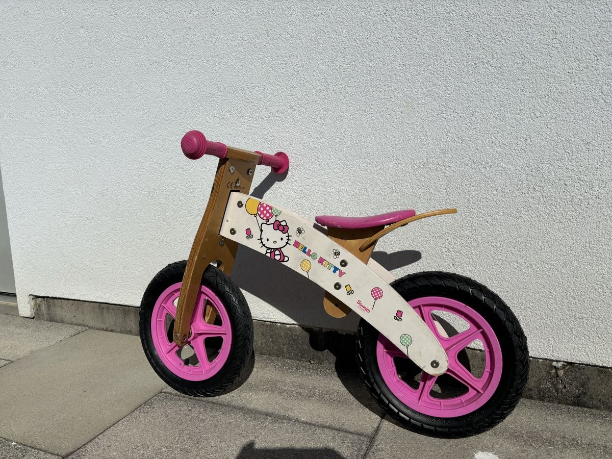 Hello Kitty Veicoli per bambini: Hello Kitty Laufrad – Usato da Aeschi SO venduto da Bluemail 1