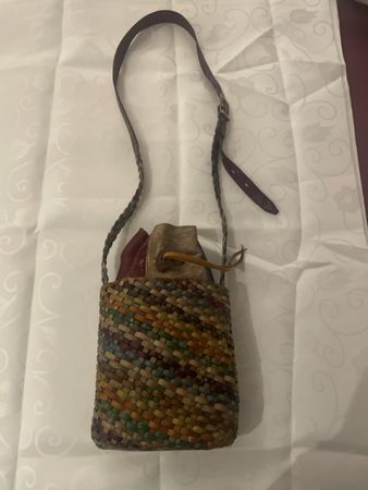 F 843 ) Umhänge Tasche geflochten Leder Neu