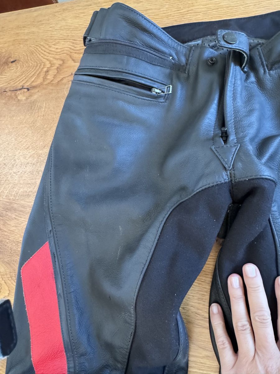Ducati Pantaloni: Motorrad Ducati Lederhose Grösse 48  – Usato da Niederbüren venduto da Oetschli 3