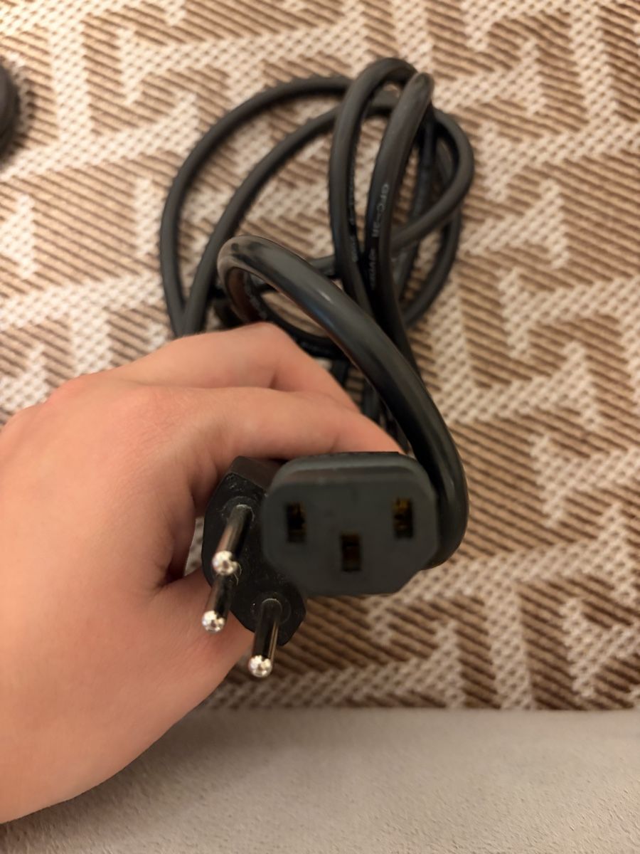 Kabel: Stromkabel Schweiz Stecker C13 zu Stecker J gebraucht – Gebraucht aus St.Gallen von rslalfs