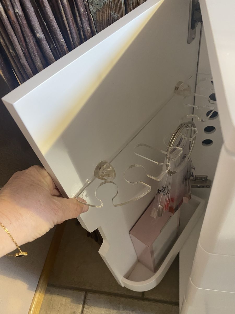 Banconi: Kosmetik -Schubladenkorpus weiss – Usato da Gundetswil venduto da Dsschaer 1