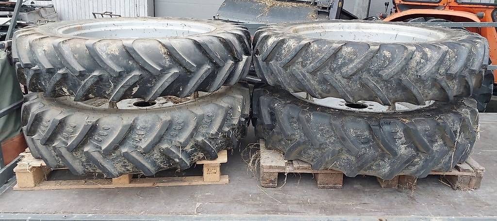 Kubota Pneumatici & Ruote complete: Traktor - Reifensatz Kubota – Usato da Steinhausen venduto da 12whitehorse