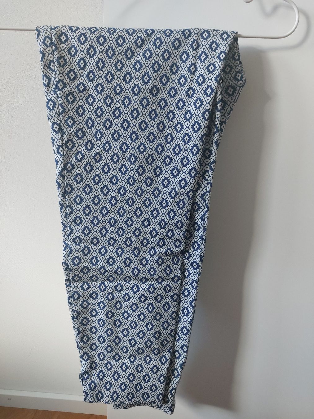H&M Pantaloni: Gemusterte Hose H&M Grösse 40 – Usato da Fraubrunnen venduto da magdalena27