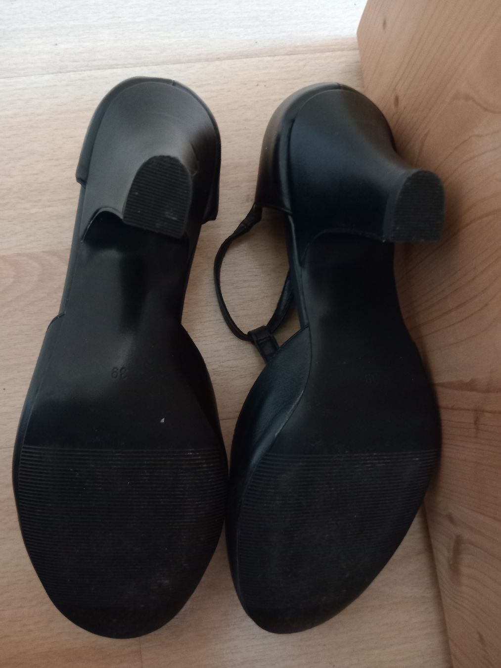 Scarpe da donna: Escarpins noirs bpc Taille 39 – Usato da Faoug venduto da per_kp6r 2