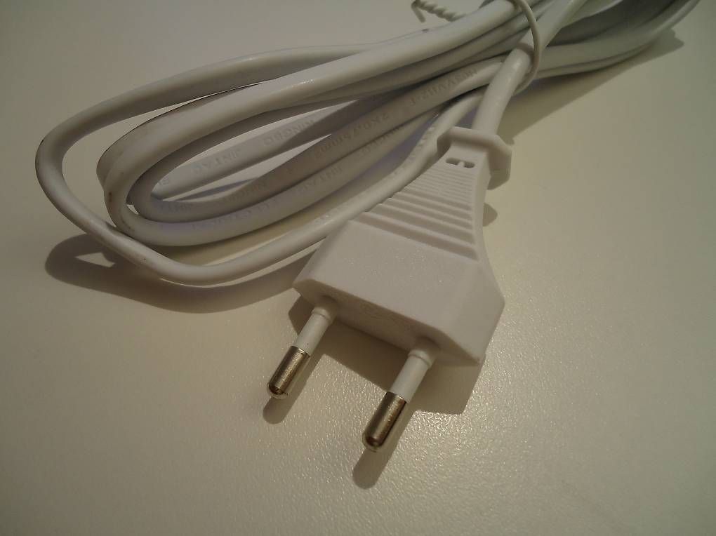 Cavi: Netzkabel Gerätekabel 2 Polig weiss 1.9m – Usato da Emmenbrücke venduto da BlSi 2