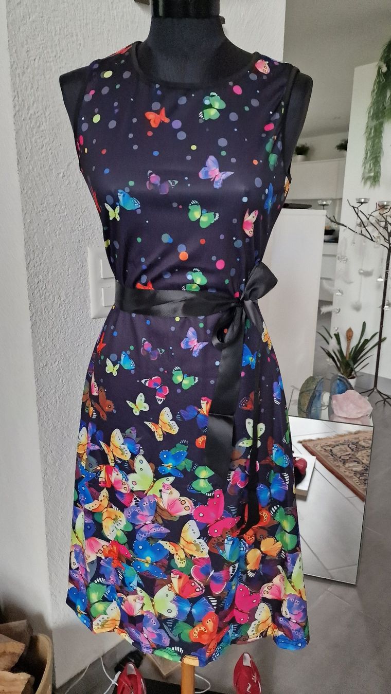 Vestiti: Kleid mit Schmetterlingen NEU – Nuovo e nell'imballaggio originale da Wil  AG venduto da Kfloh