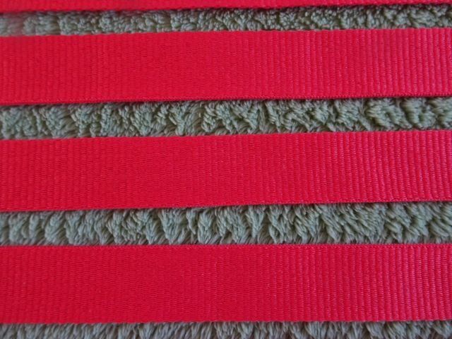 Nastri decorativi: Basteln. 39 rote Bänder à 80cm lang, 2cm breit – Usato da Berikon venduto da Ponderoso 4