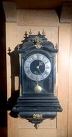 Pendule religieuse Bernoise Louis XIII (noyer et sapin)