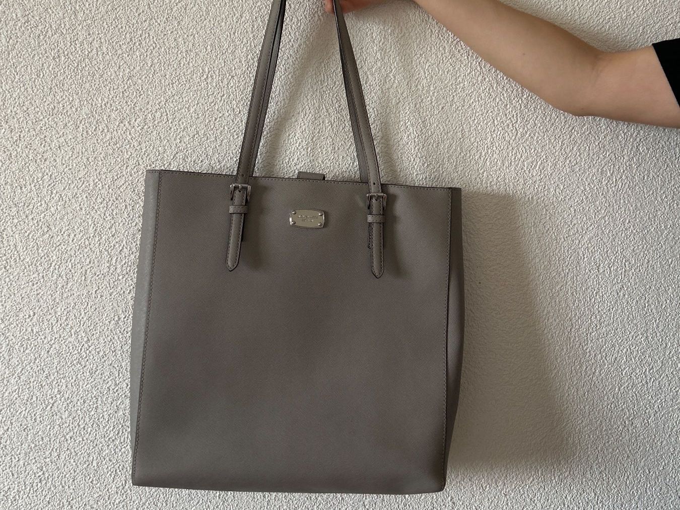 Michael Kors Borse da donna: Michael Kors Tote Bag Grau Handtasche – Usato da Neuchâtel venduto da lg31_xyz