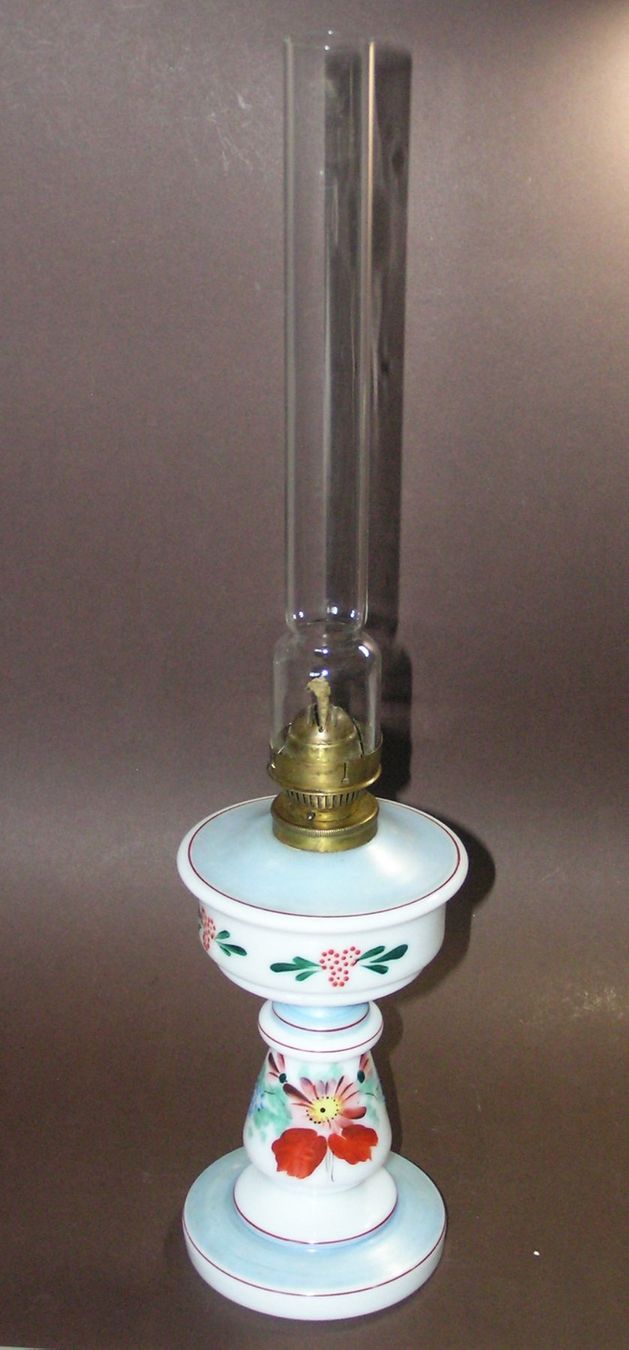 Lampade: Dekorative antike Petroleumlampe Opalglas 19.Jh. – Usato da Grenchen venduto da Antique-hunter