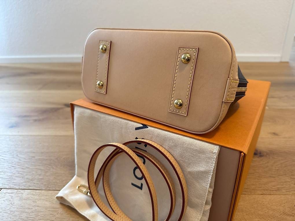 Taschen für Damen: Louis Vuitton Alma BB Monogram Canvas – Gebraucht aus Frauenfeld von Ariuki 2