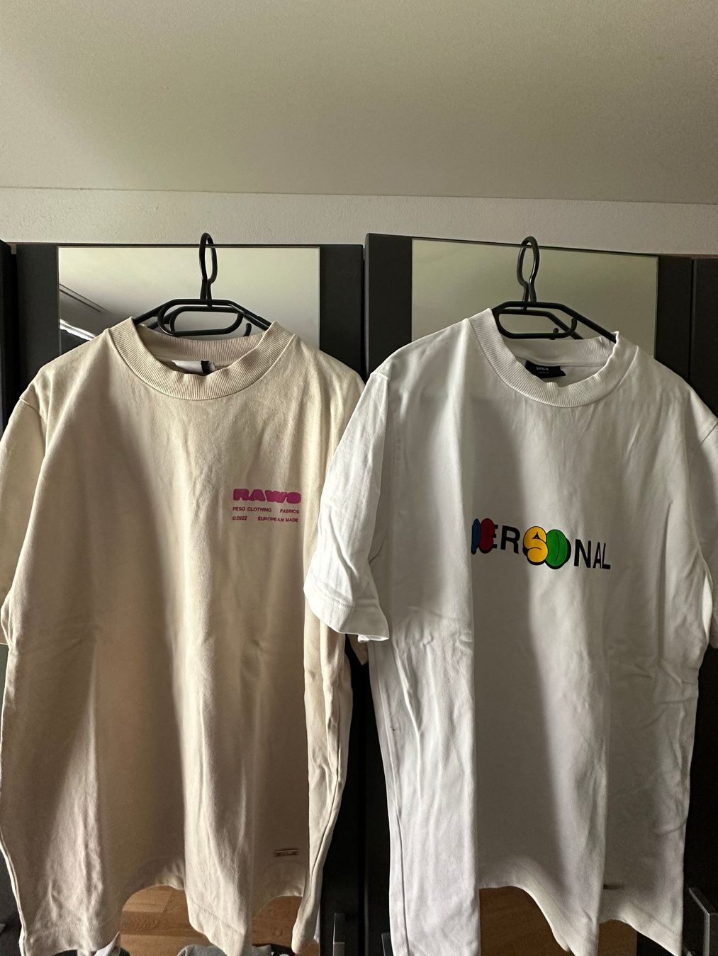 Pesoclo T-shirt: 2 x Peso Shirt | Personal & Raw Collection – Usato da Fehraltorf venduto da essah4life