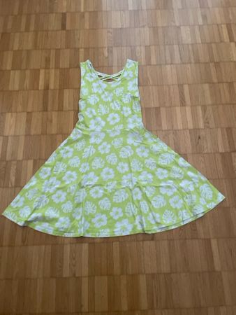 Sommerkleid mit Blumen- und Blättermuster – Grösse 158/164
