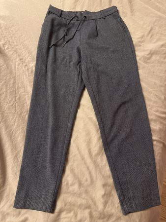 Only gray pants size 32 M