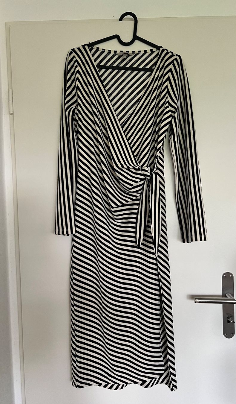 H&M Vestiti: NEU H&M wickel Kleid  / grösse M – Nuovo (secondo la descrizione) da Effretikon venduto da YaMn 1