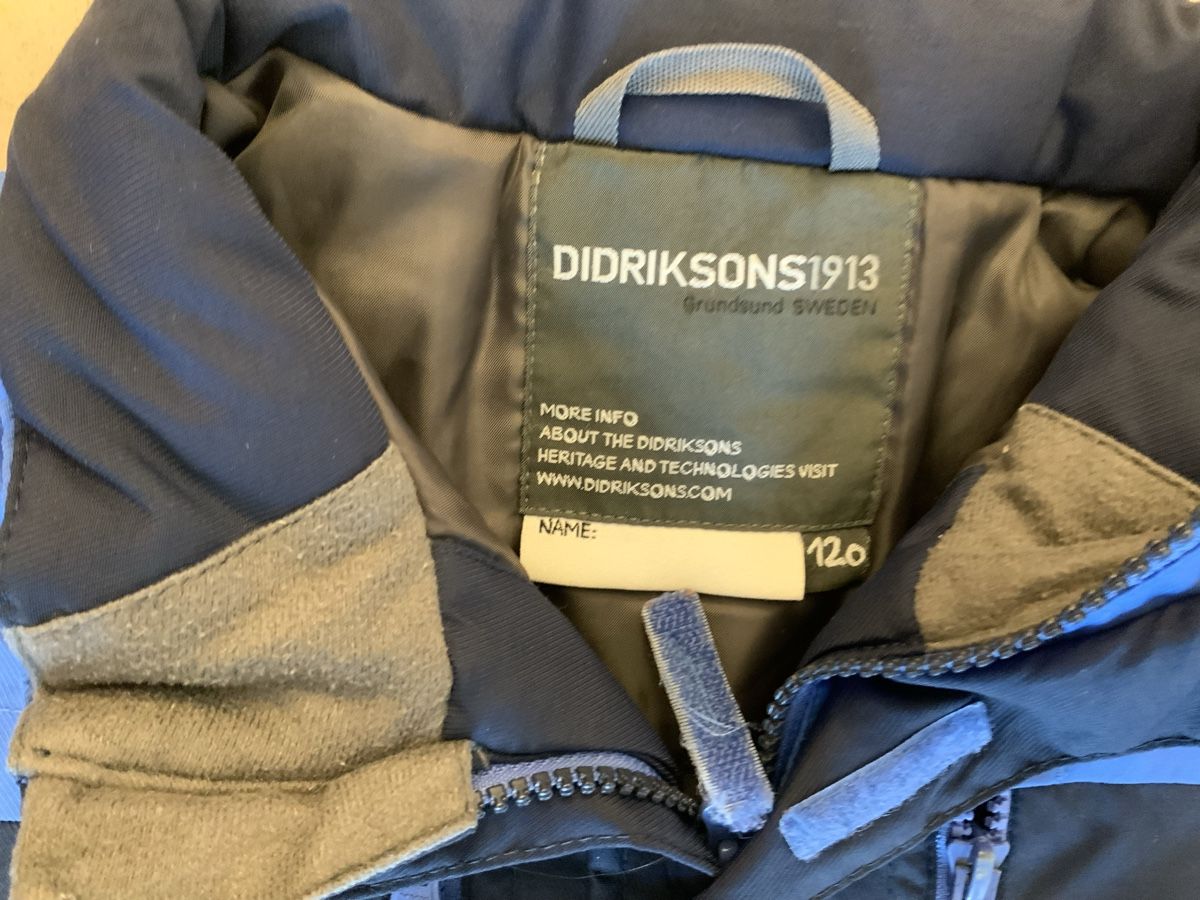 Didriksons Giacche & Cappotti: Kinderjacke DIDRIKSONS 1913 Grösse 120 dunkelblau – Usato da Buchs SG venduto da Sunie 2