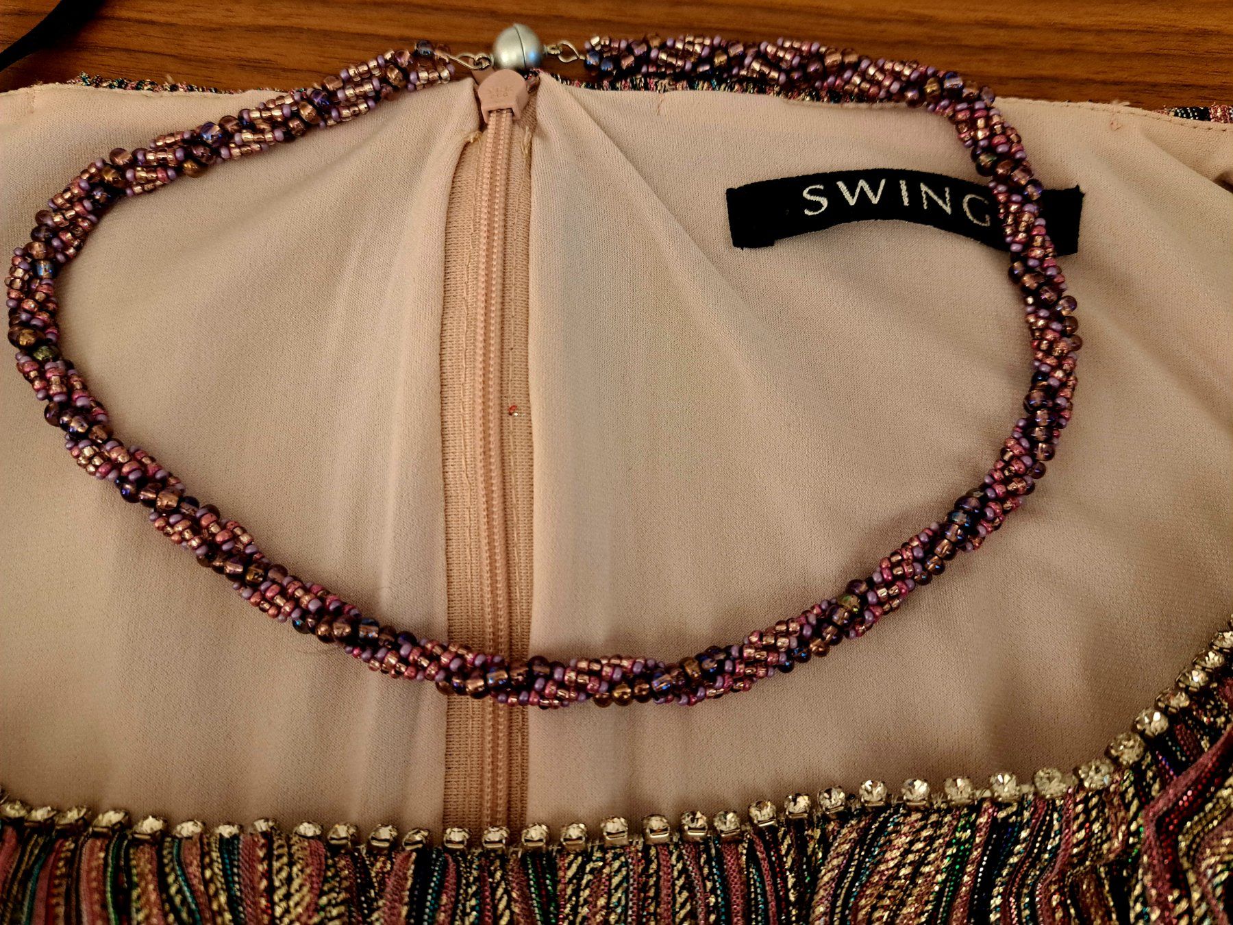 Kleider: Kleid von Swing Glitzerstoff wunderschön mit Schmuck 36 – Gebraucht aus bazenheid von salerno007 3