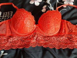BH Gr. 80C  Farbe helles Rot.