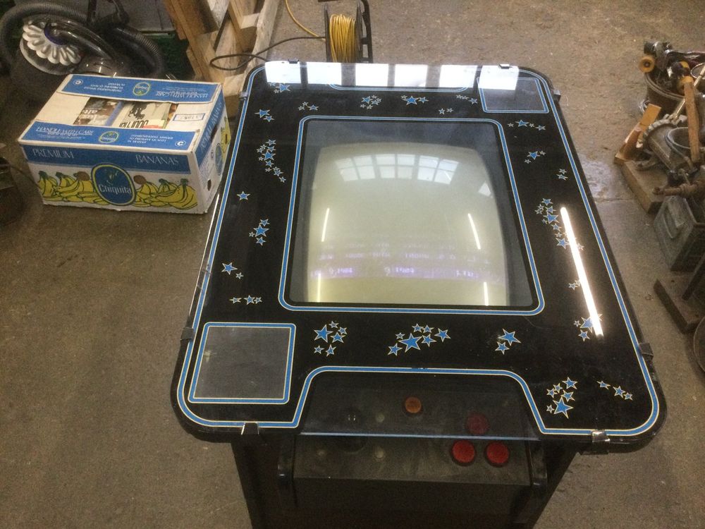 Alter Game Tisch mit Röhrenbildschirm ca. 70-80er Jahre (Defekt) in ...