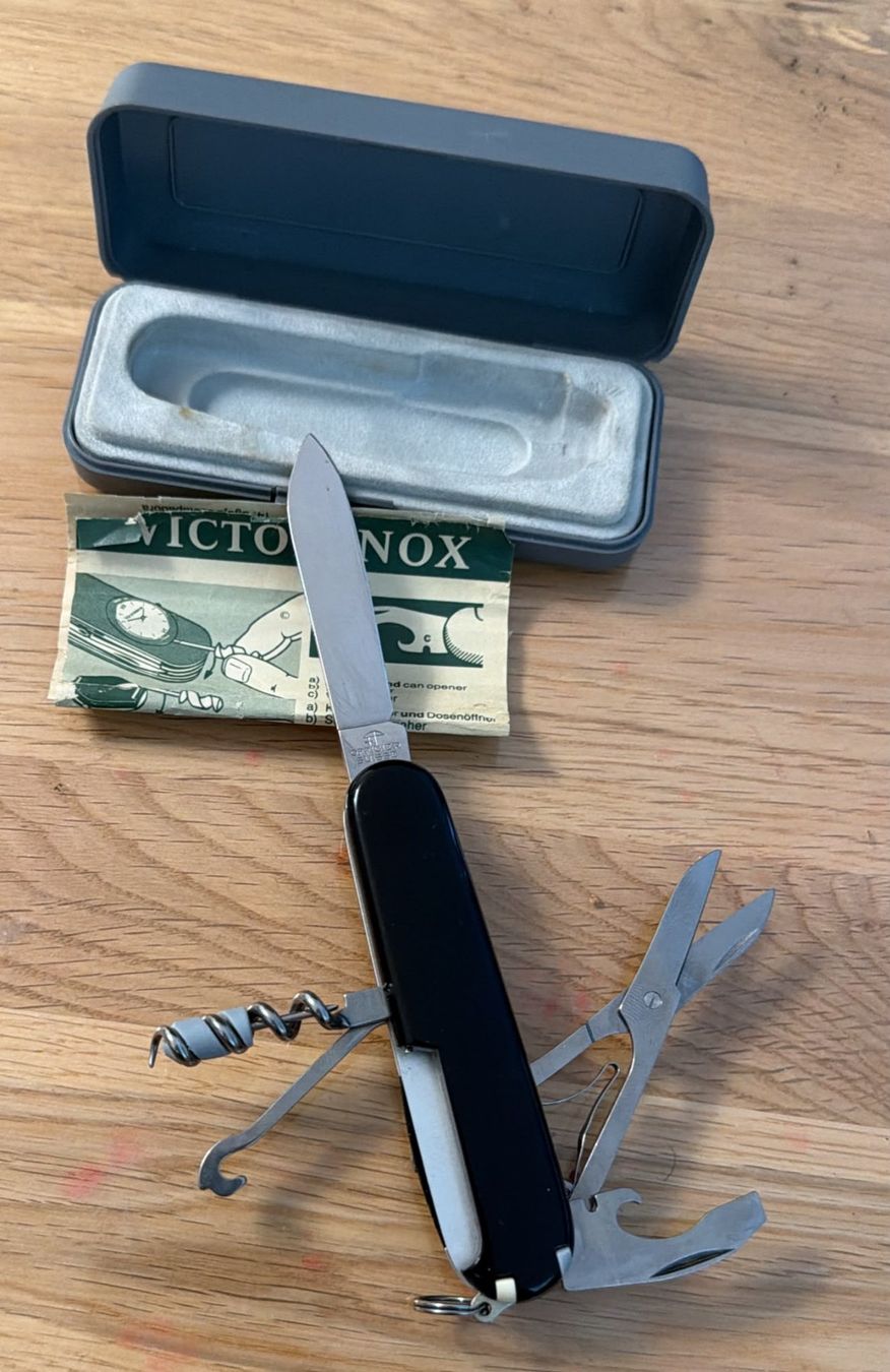 Victorinox Taschenmesser: VICTORINOX TIMEKEEPER TASCHENMESSER – Gebraucht aus Zürich von Frei-Occasionen 1