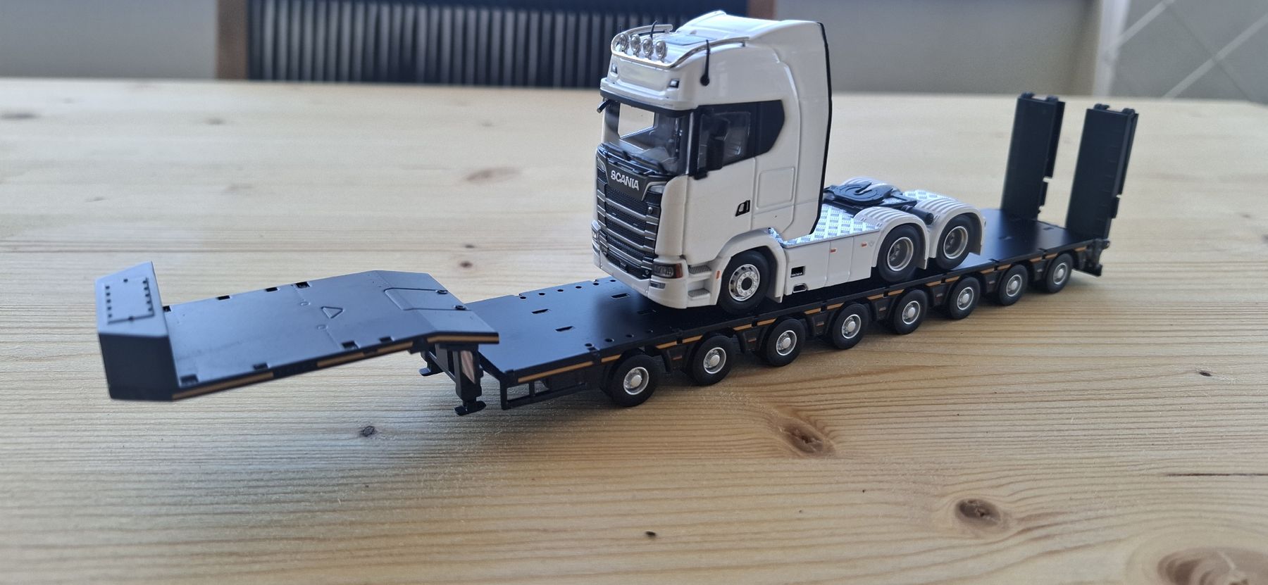 Modellbausätze & Standmodelle: Scania mit Auflieger 1:64 – Neu und originalverpackt aus Ebnet von rafaelc17 3