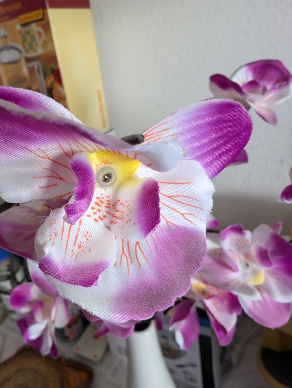 Toutes les décorations: Künstliche Orchideenzweige leuchtend  – D'occasion à Bern par berneroberlaenderin 1