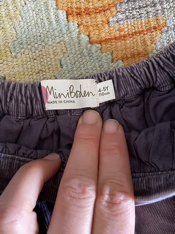 Vestiti & Gonne: Cord Rock Mini Boden 4-5 – Usato da Bottmingen venduto da ili_7c8k 1