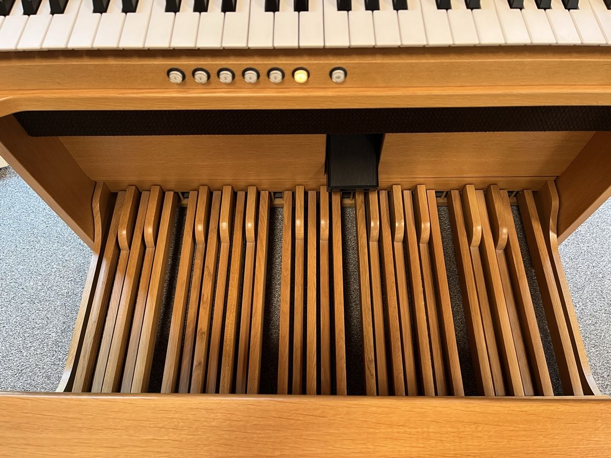Strumenti musicali: Orgel Content Etude, Eiche hell, inkl. Sitzbank - Top Zustan – Usato da Rüti ZH venduto da Walti0 2