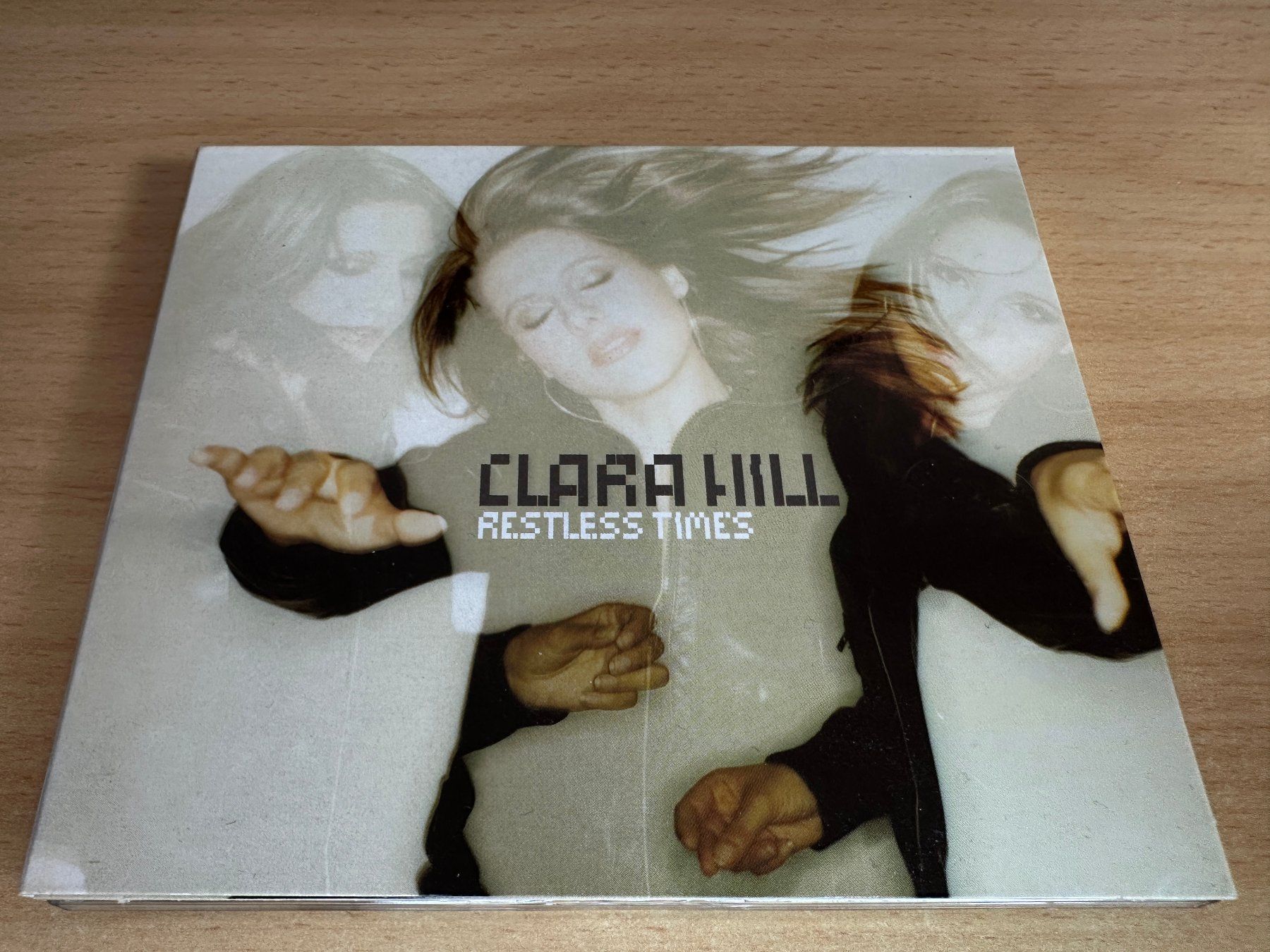CDs: Clara Hill – Restless Times – D'occasion à Rikon im Tösstal par Alpenmutz