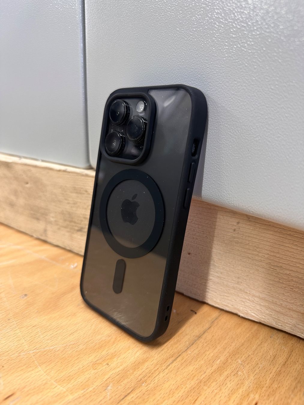 Cover & Protezioni schermo: iPhone 15 Pro Hülle Magsafe - Schwarz/Transparent – Nuovo e nell'imballaggio originale da Sulz AG venduto da DealWerk 1