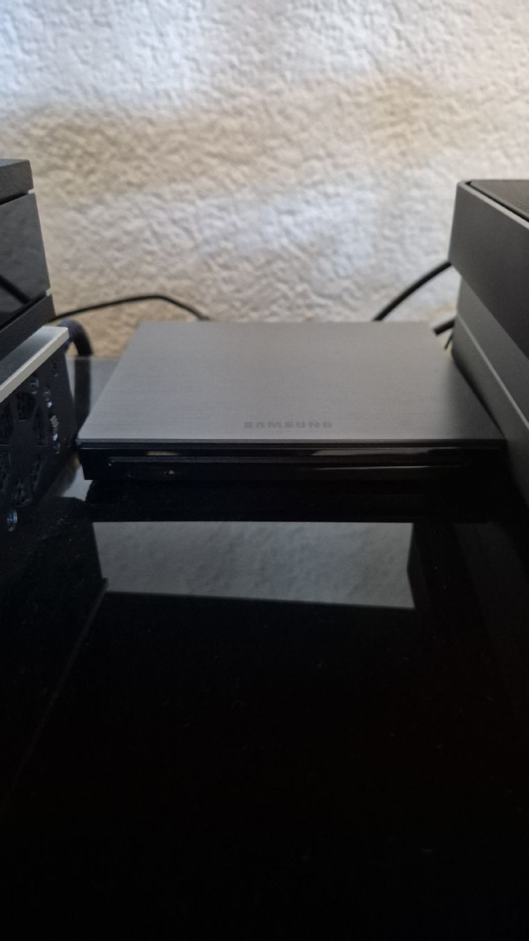 Audio- & Mediensysteme: Media Player mit Festplatte und IPad – Gebraucht aus Bülach von Sacro 2
