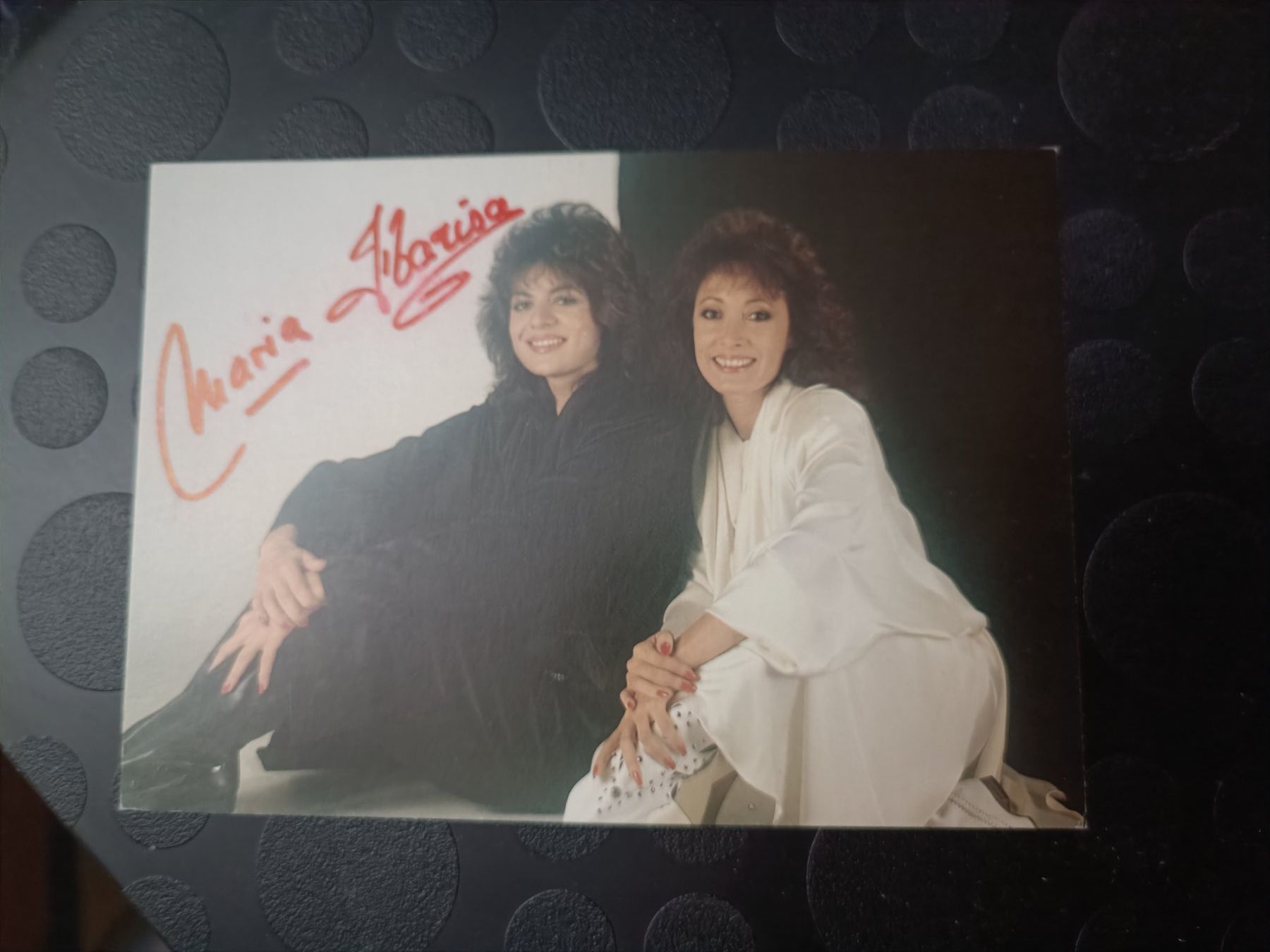 Autogramme: New Baccara / María Mendiola - handsigniert – Gebraucht aus Menziken von Artographs