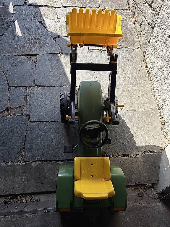 Véhicules pour enfants: John Deere Tretttraktor – D'occasion à Langenthal par Muenggu5 1