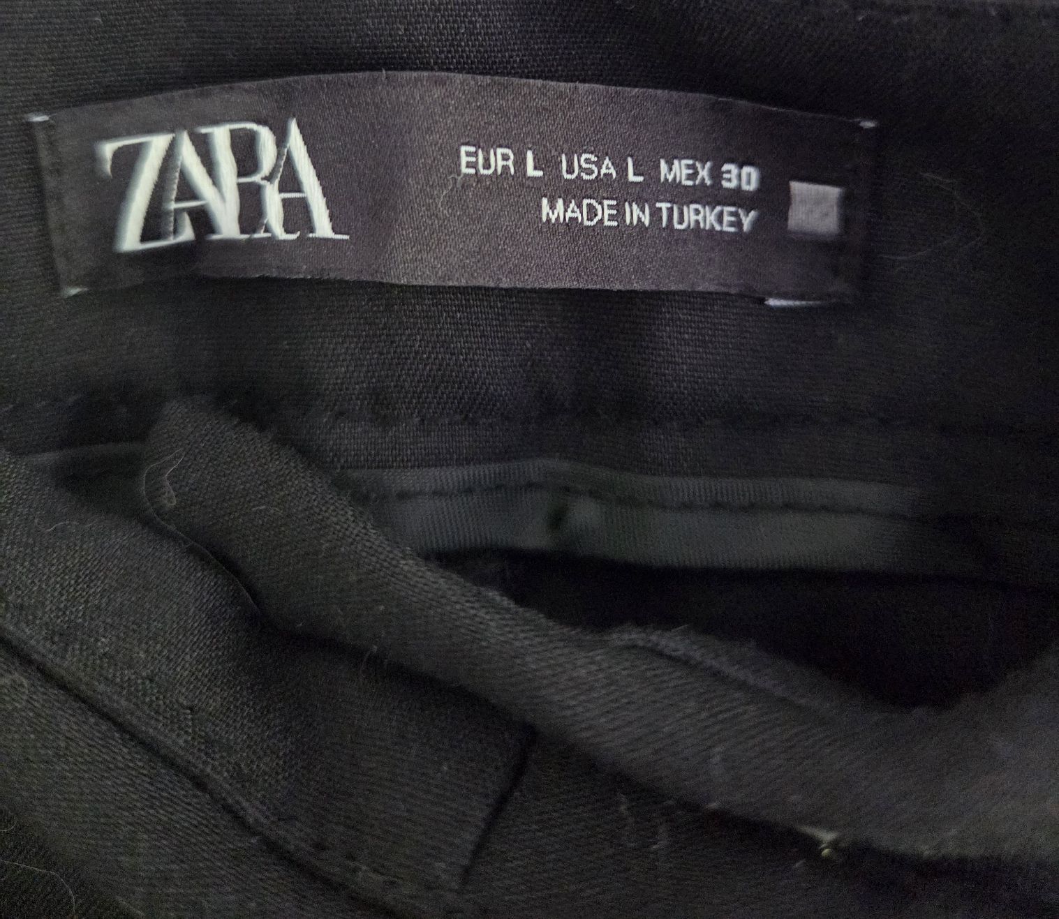 Zara Pantaloni: Chic Zara Black Shorts Size L  – Nuovo (secondo la descrizione) da Zürich venduto da joa_6xd7 1