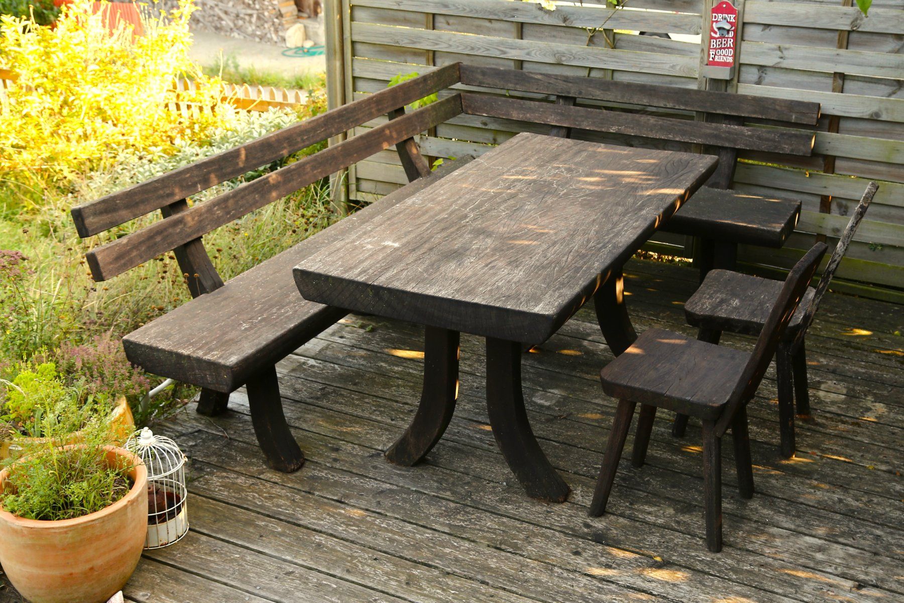 Set de table et chaises: BAUMSTAMMTISCH mit Eckbank und 2 Stühlen. – D'occasion à Kirchberg BE par toviba
