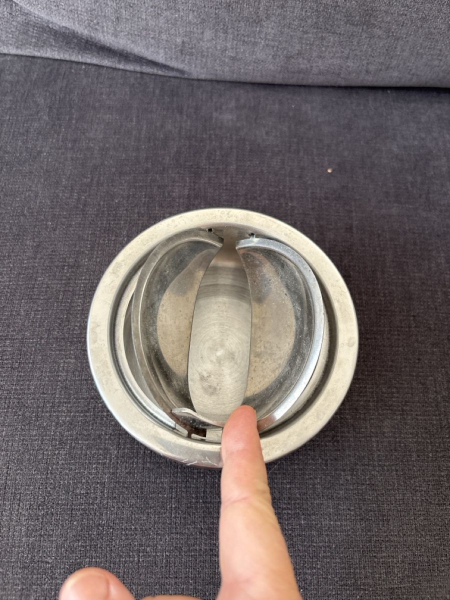 Aschenbecher: Aschenbecher Metall rund mit Deckel gebraucht – Gebraucht aus Bonstetten von kleinck1 1